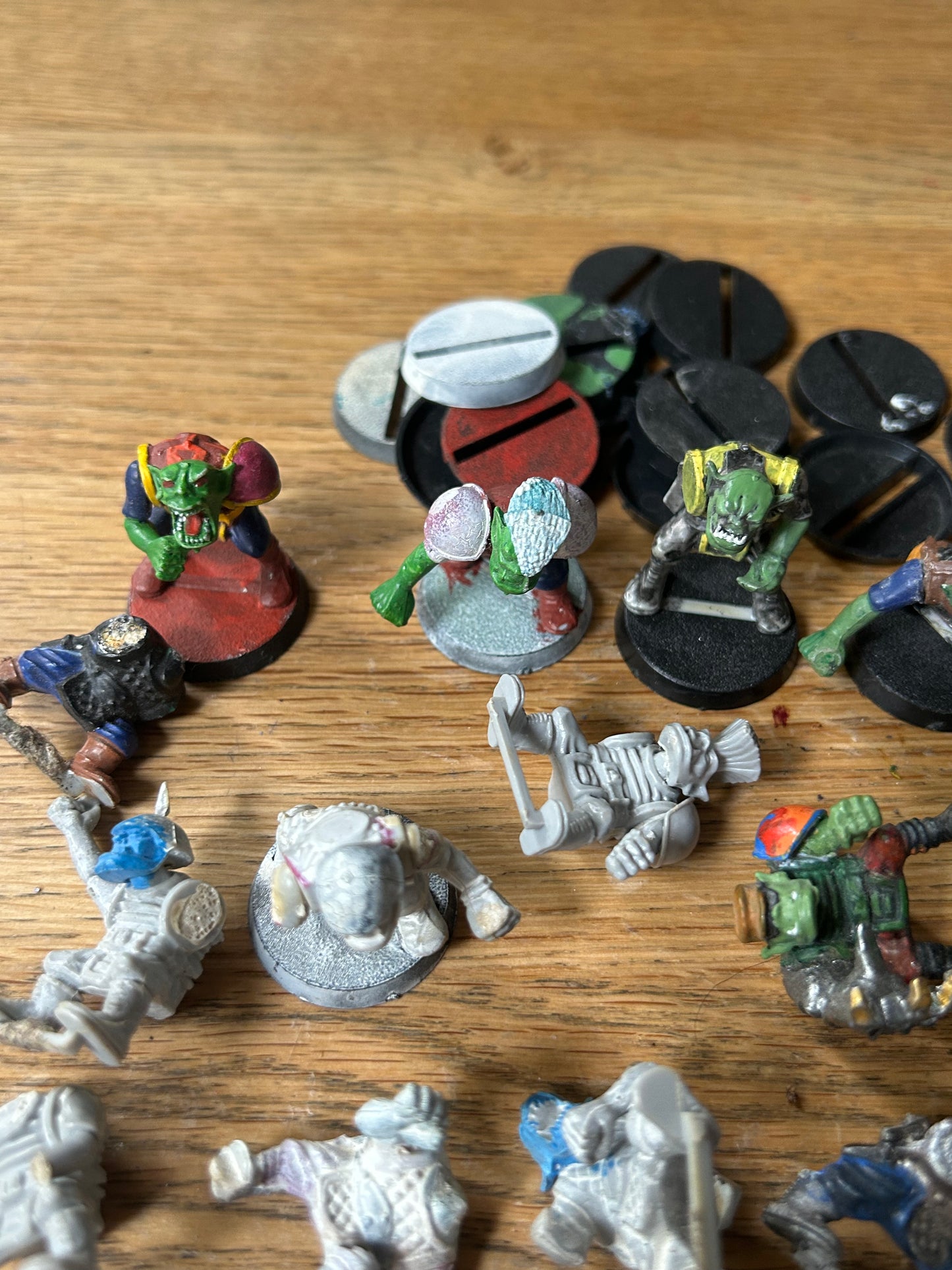 Warhammer 40k rogue trader plastic orks job lot (none complete, at least 4 have an arm that’s missing a hand) basically 23 bodies, some arms, lots of shoulder pads and enough heads.