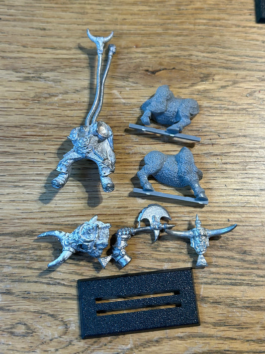 Warhammer - Orcs & Goblins - Classic Metal Morglum Necksnapper (boar has no tail)