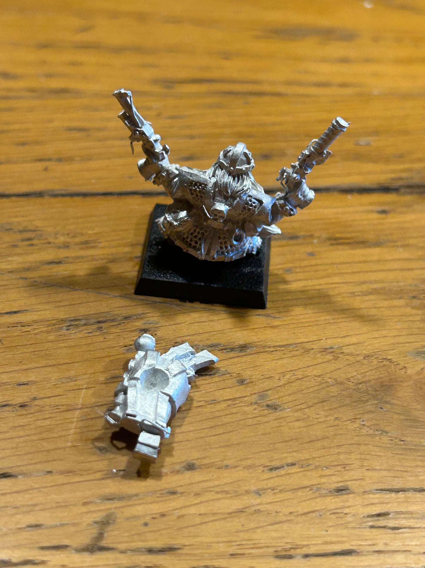 DWARf ENGINEER with brace of pistol  Metal warhammer fantasy