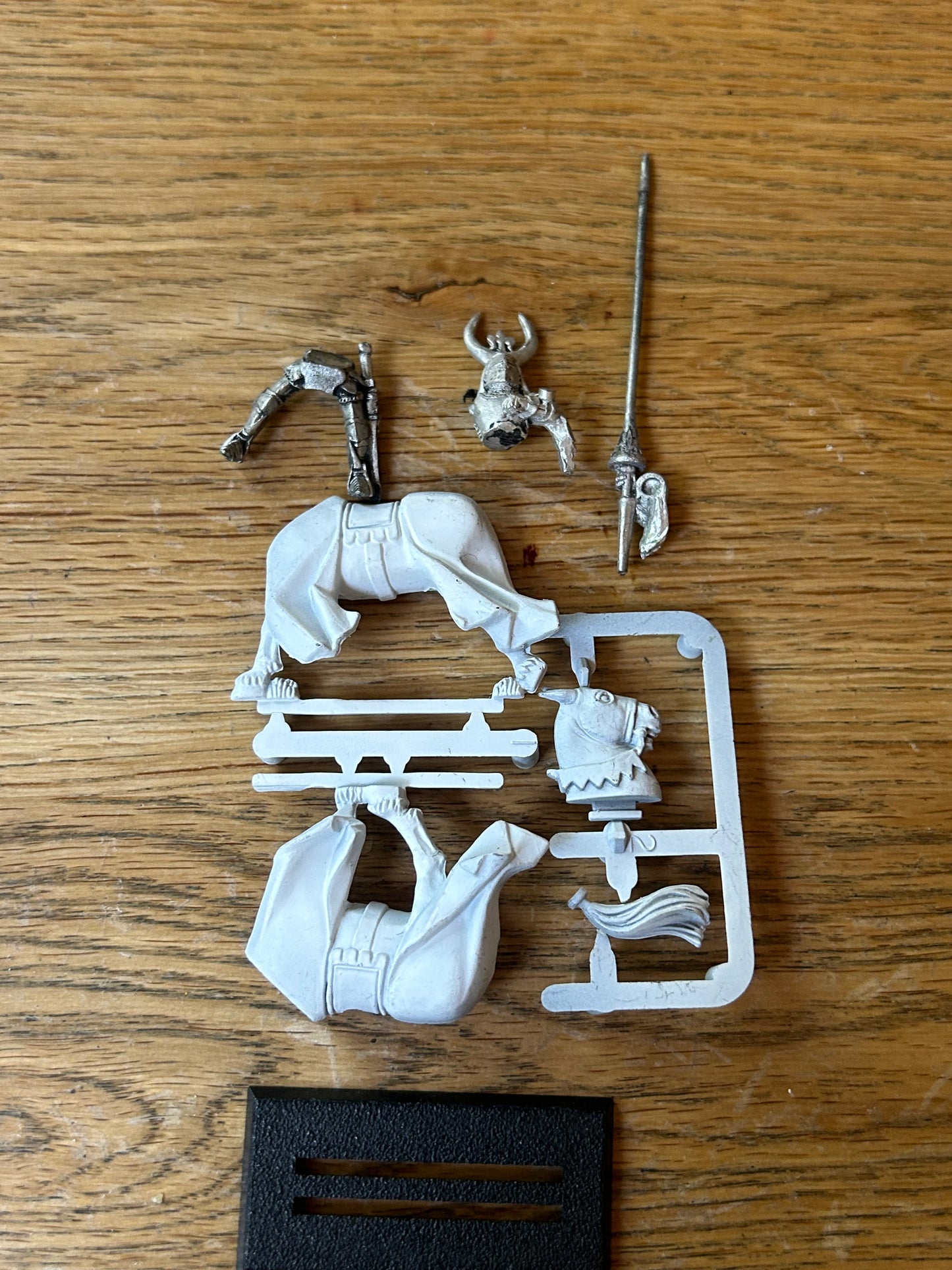 Warhammer fantasy bretonnian questing knight (no metal horse head, just a plastic one) (Copy)