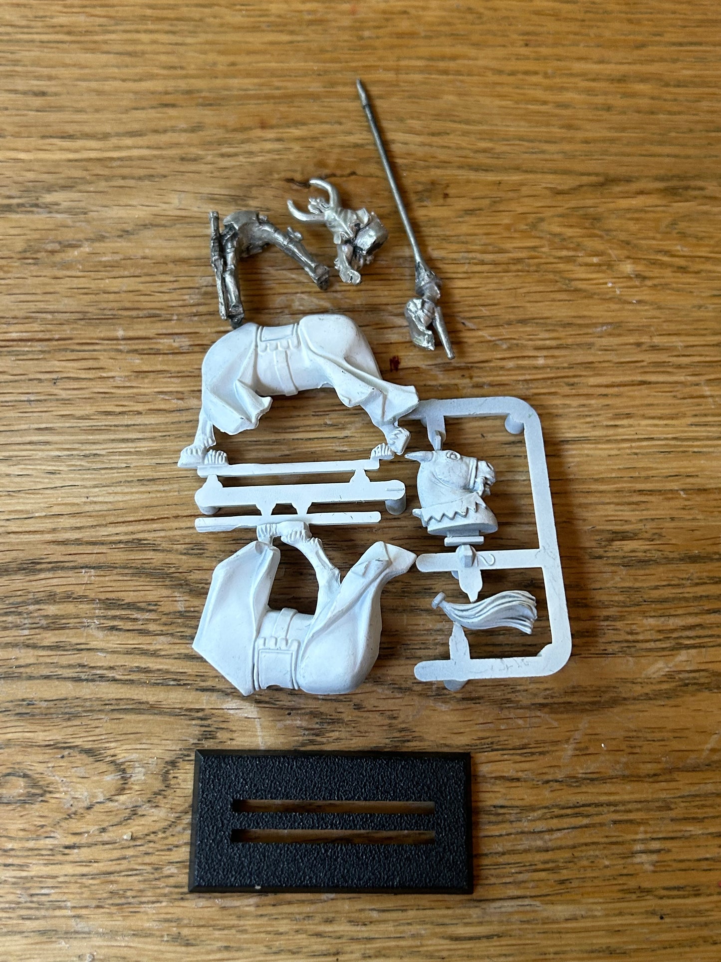 Warhammer fantasy bretonnian questing knight (no metal horse head, just a plastic one) (Copy)