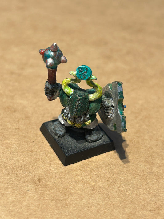 MM90 Marauder Miniatures metal Chaos Dwarf OOP 1989 CD22 horned helmet and mace
