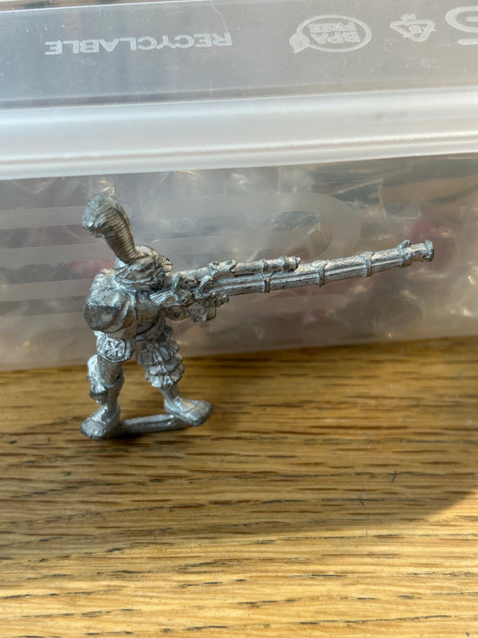 Warhammer fantasy War Wagon Crewmember With Hochland Long Rifle Metal Empire Old World