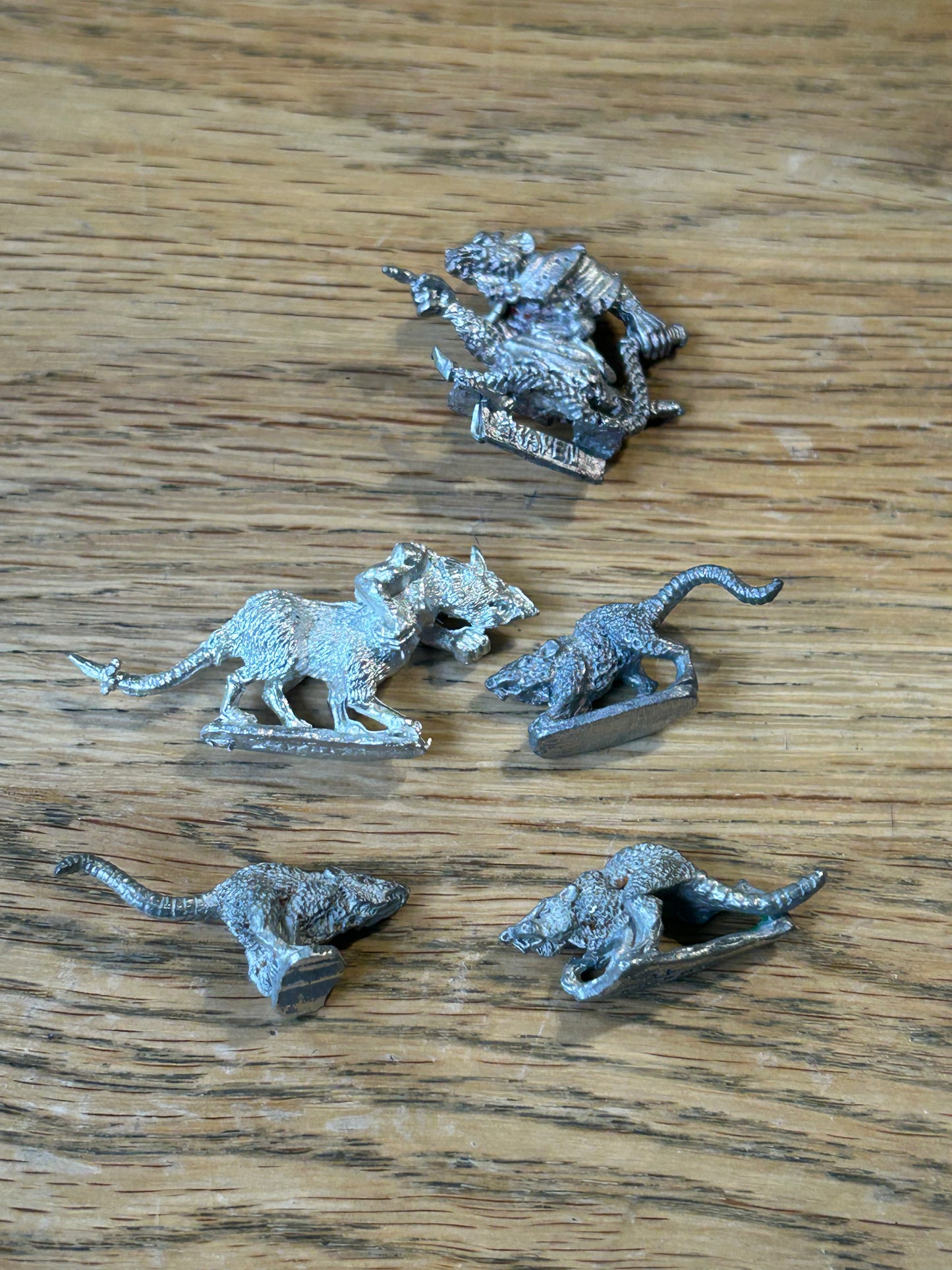 Skaven packmaster and 4 metal rats  Warhammer Fantasy Marauder miniatures