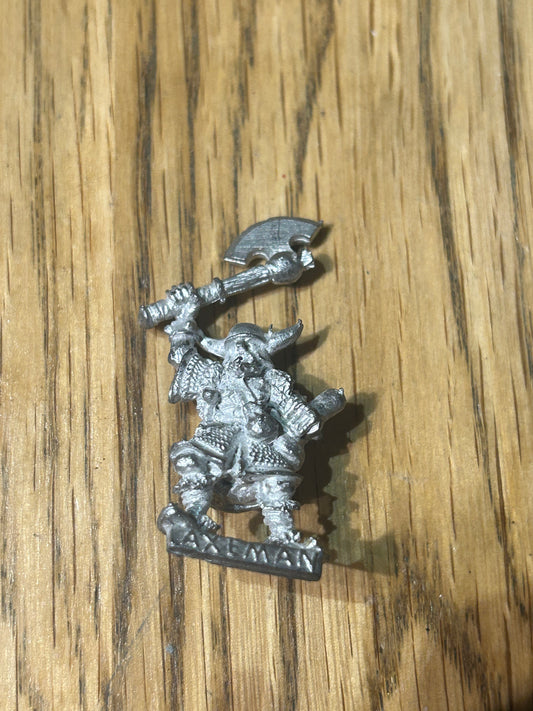 Warhammer Fantasy Norse Axeman 4068/27 metal miniature