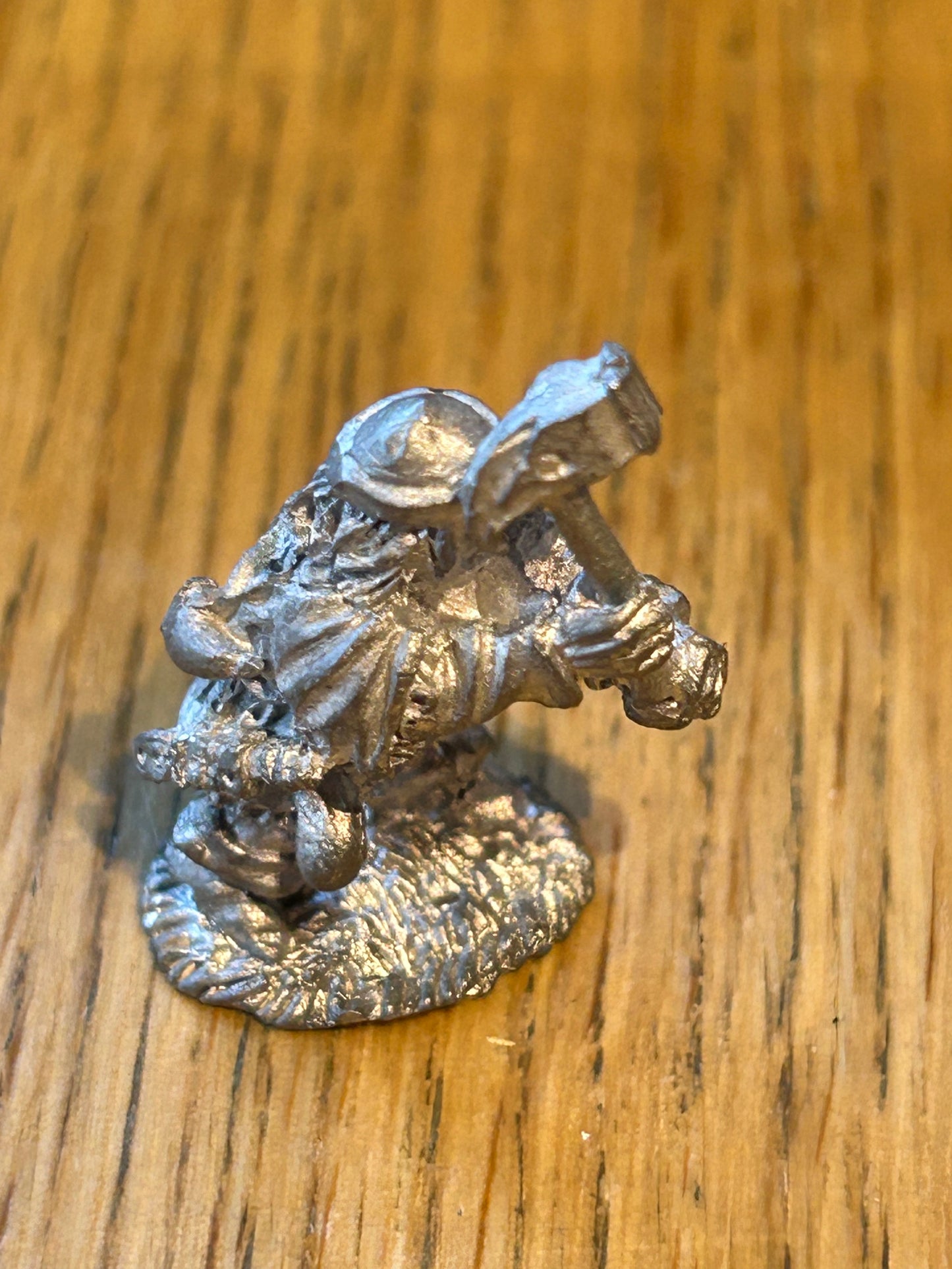 Warhammer fantasy preslotta dwarf with hammer
