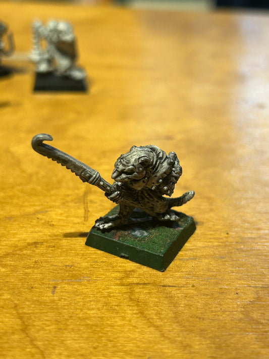 Vintage Warhammer Skaven 'Gutter, Clan Rat w. Halberd  C47 1980s Metal