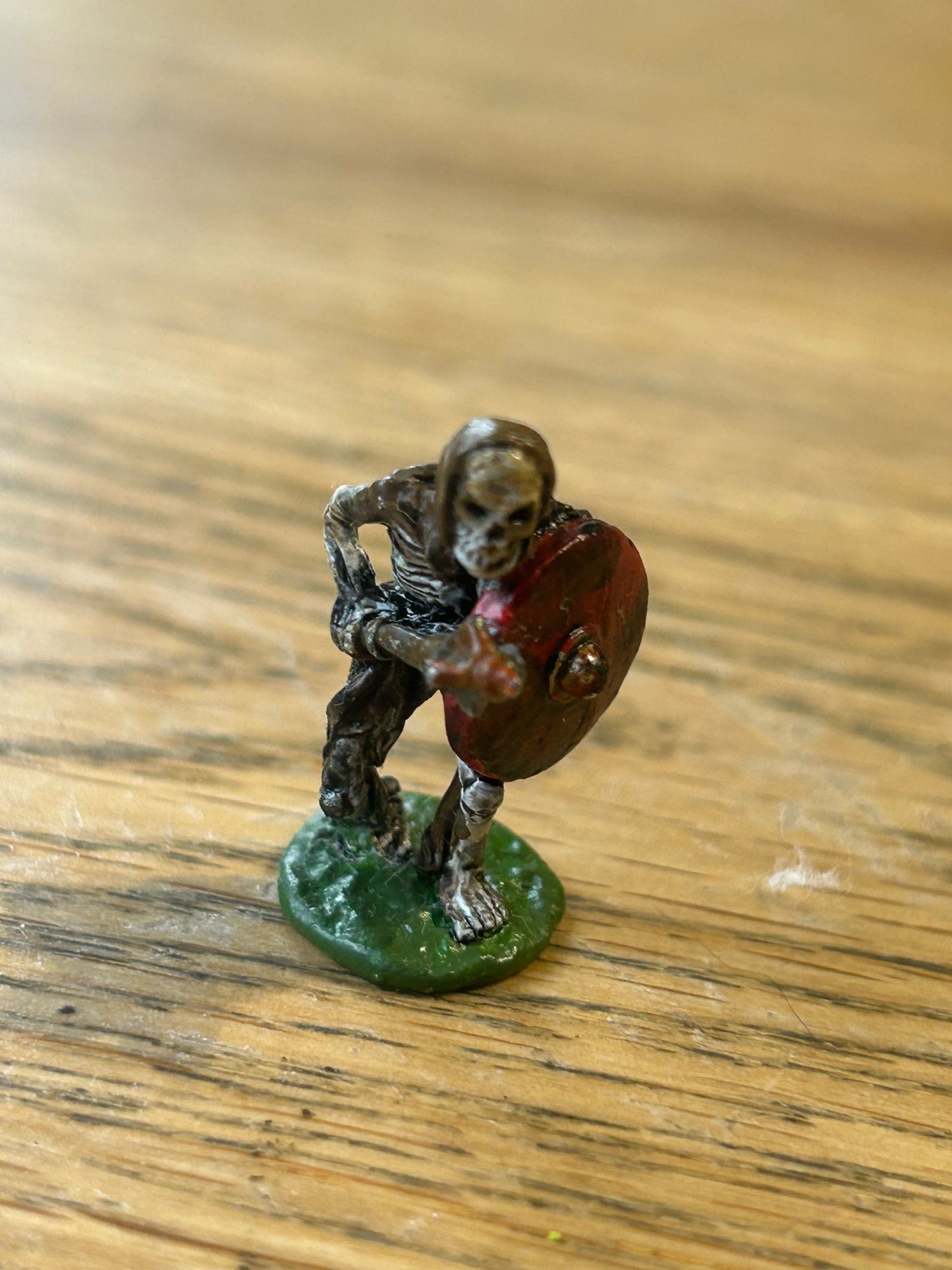 Warhammer fantasy tribes FTS24 c17 (1C-08) Skeleton Warrior w. Bone Crusher Mace & Shield