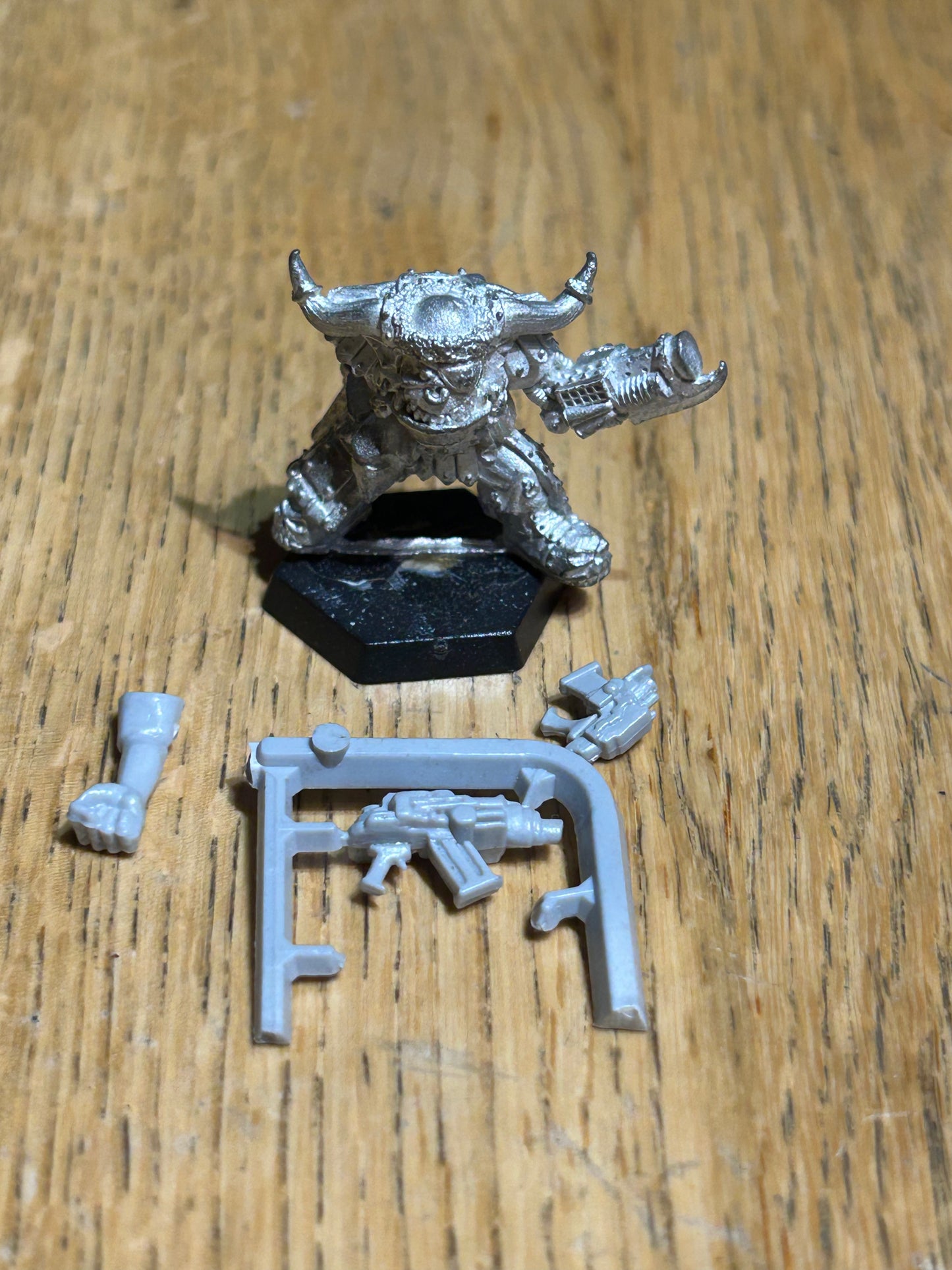 Rogue Trader Goff Boss Metal - Classic Warhammer 40K Mini by Games Workshop