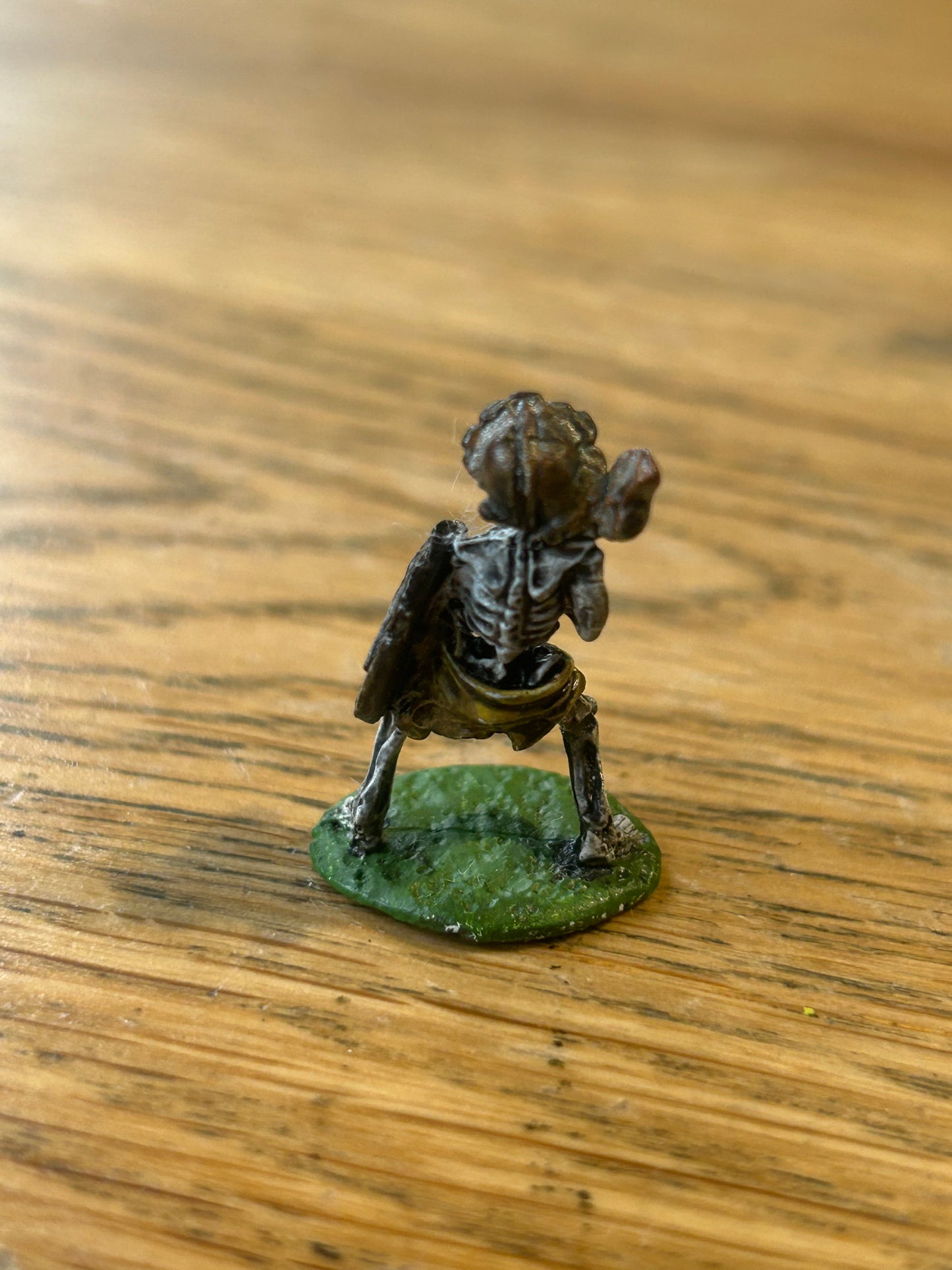 Warhammer fantasy undead fantasy tribes Skeleton Attacking w. Axe & Shield FTS5