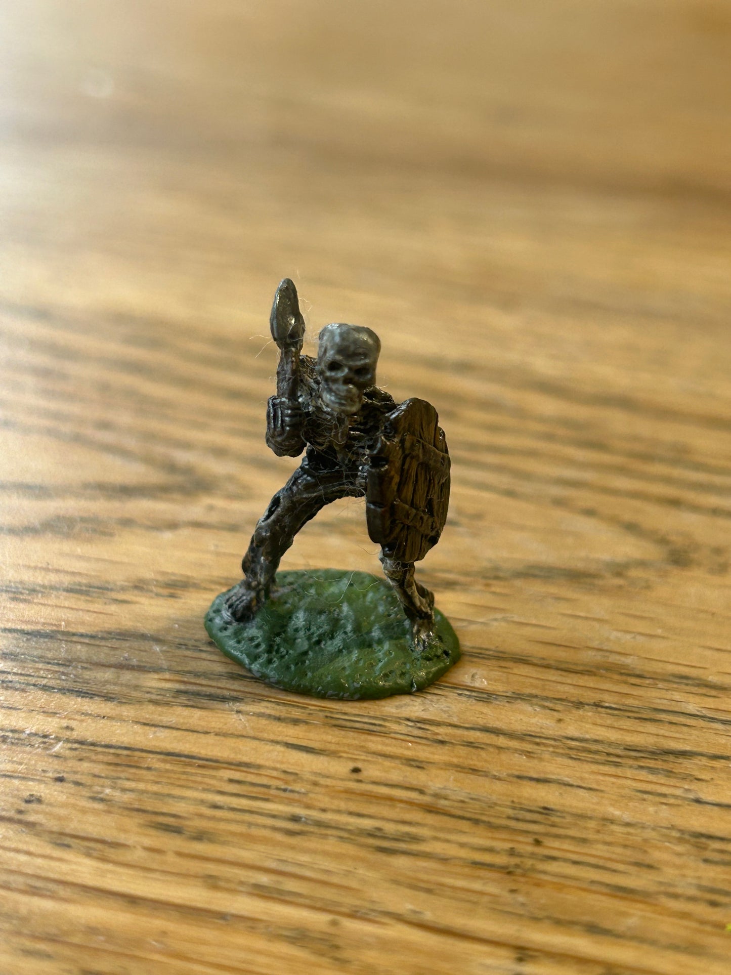 Warhammer fantasy undead fantasy tribes Skeleton Attacking w. Axe & Shield FTS5