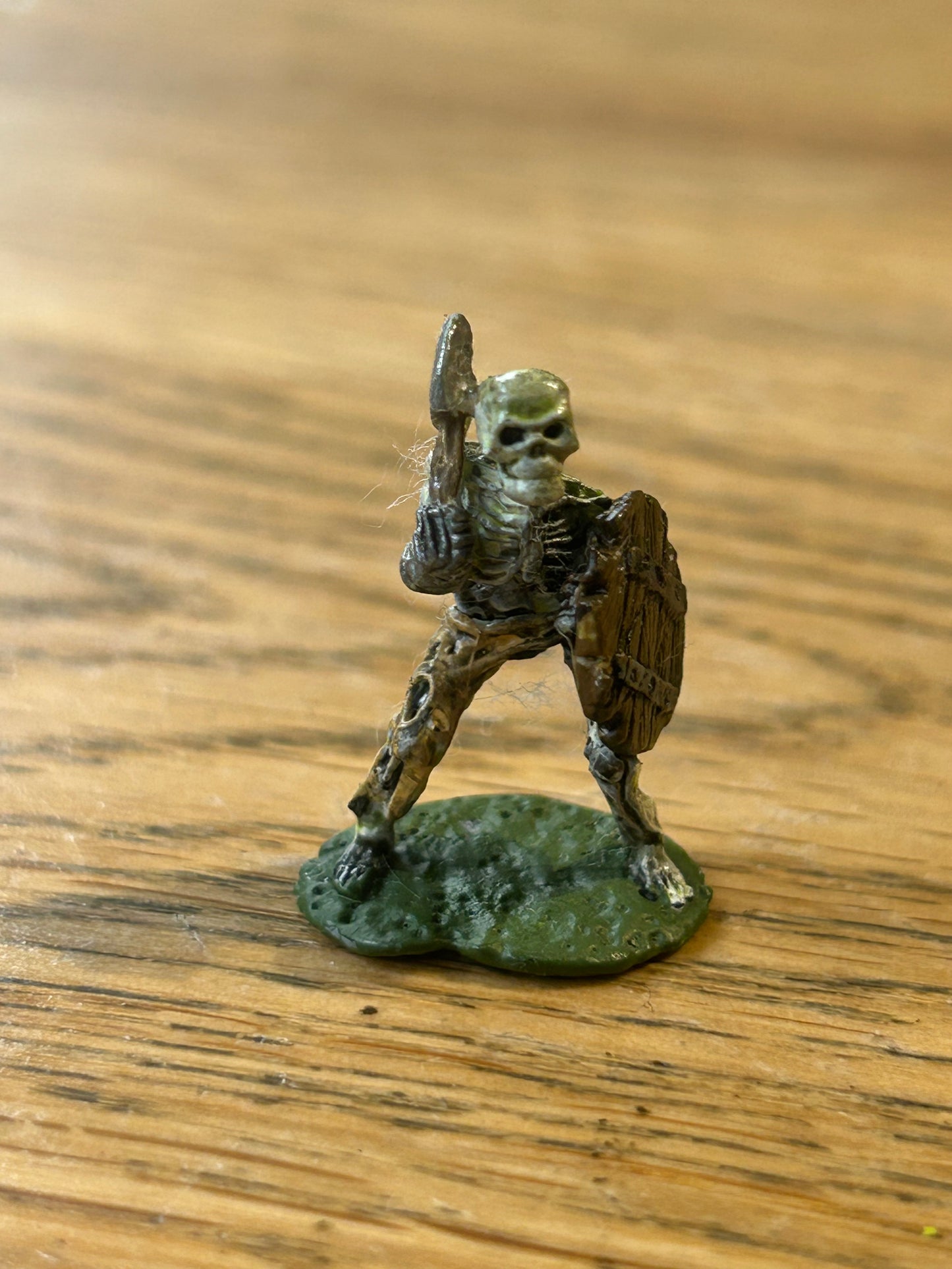 Warhammer fantasy undead fantasy tribes Skeleton Attacking w. Axe & Shield FTS5