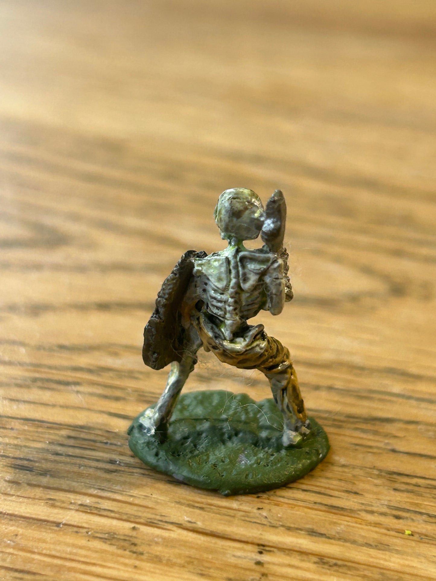 Warhammer fantasy undead fantasy tribes Skeleton Attacking w. Axe & Shield FTS5