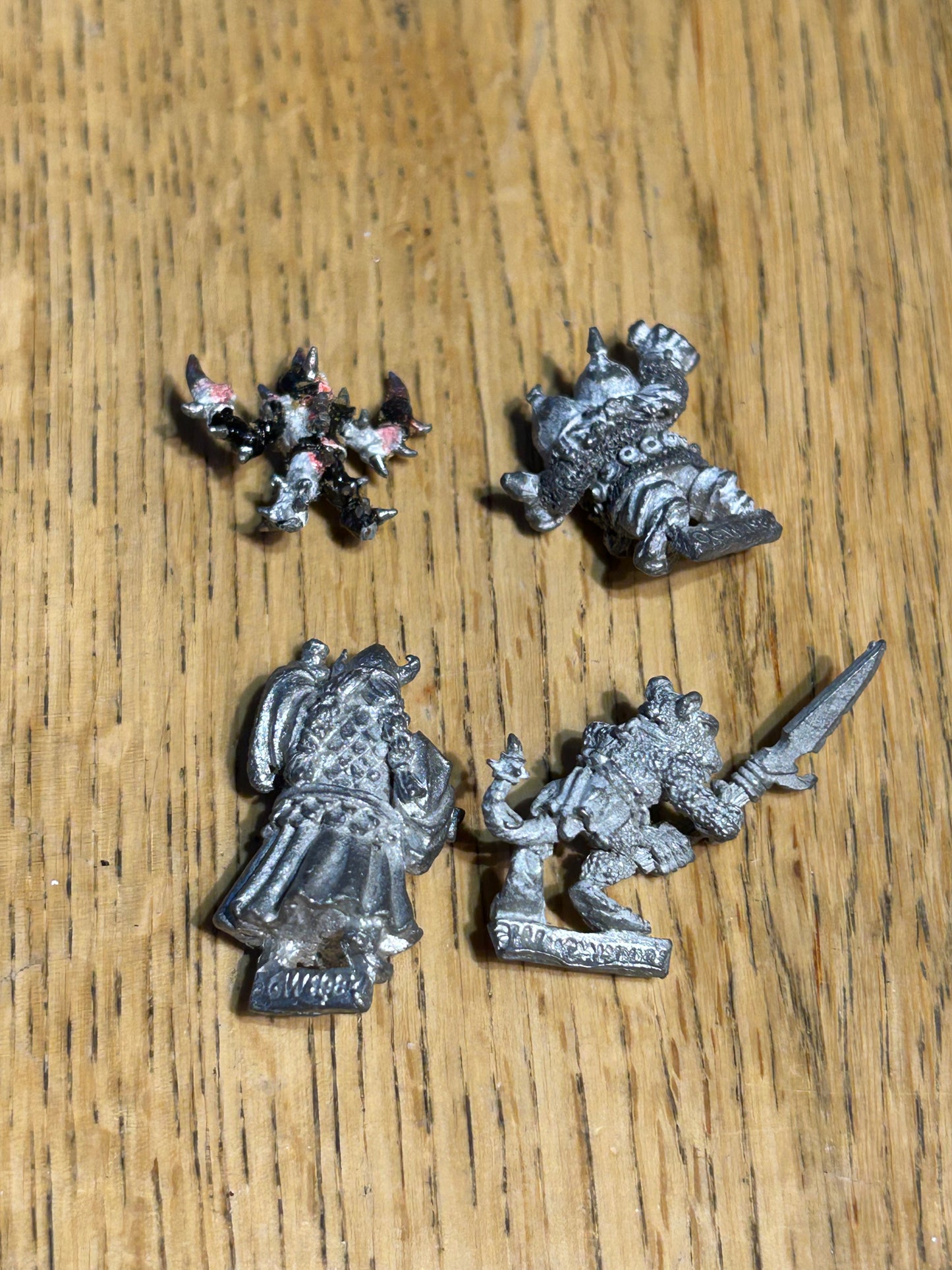 Warhammer fantasy chaos-related broken miniatures x4