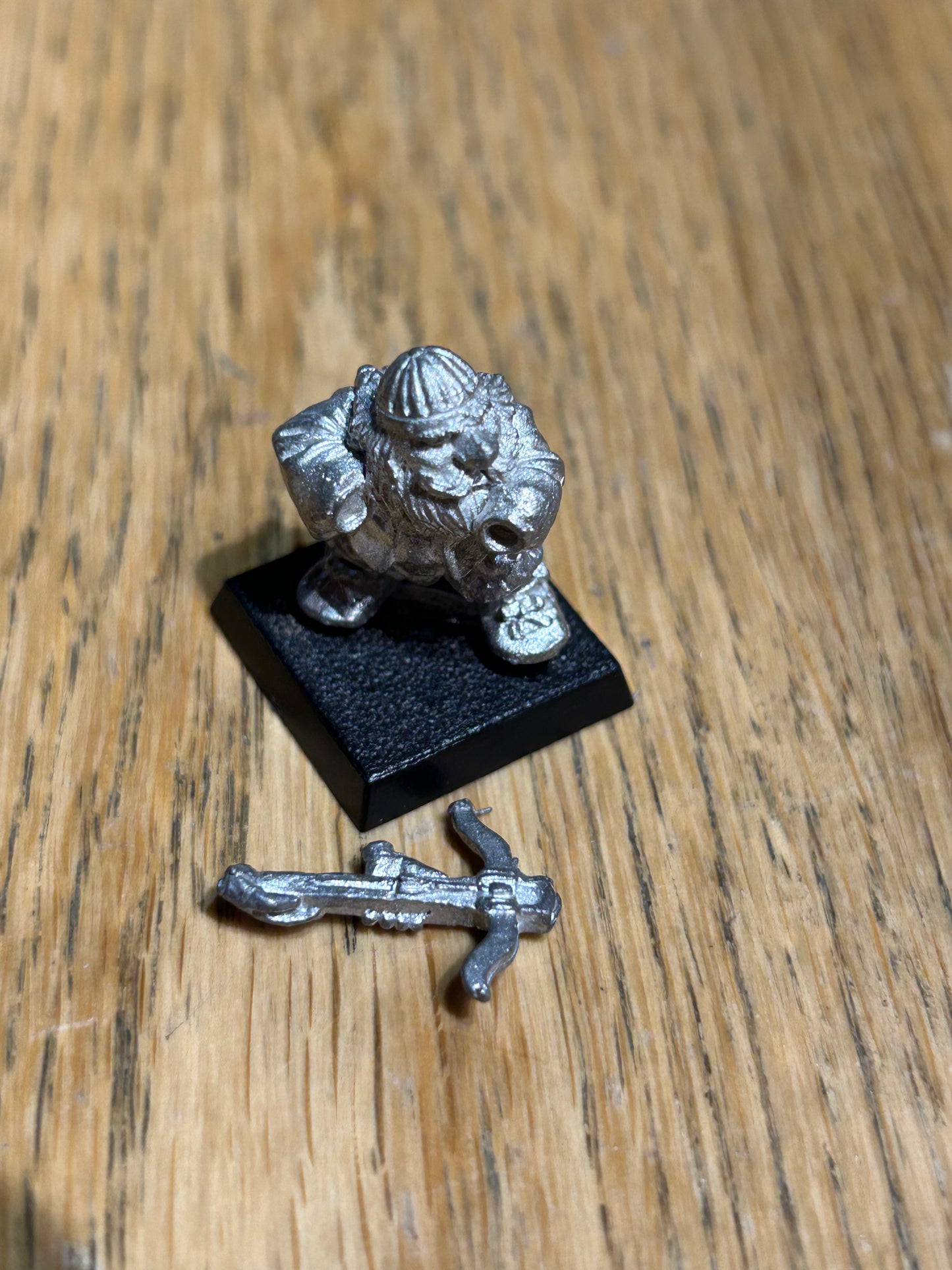Citadel Games Workshop Marauder MM15 Dwarf Crossbowman Crossbow 1980s Metal with plug-in crossbow