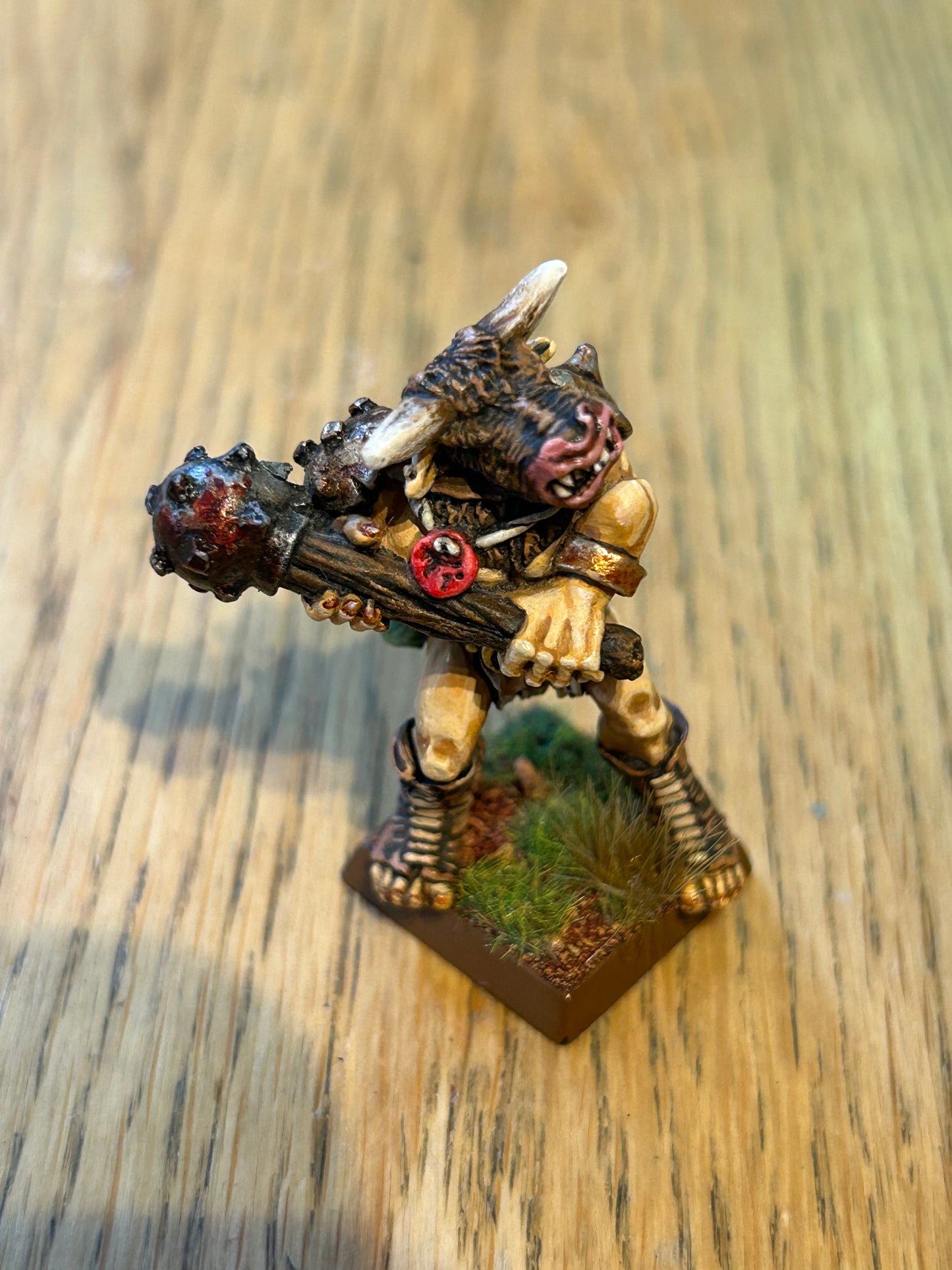 Citadel Warhammer 80s C25 Minotaur Long Teeth Leg Smasher beastmen