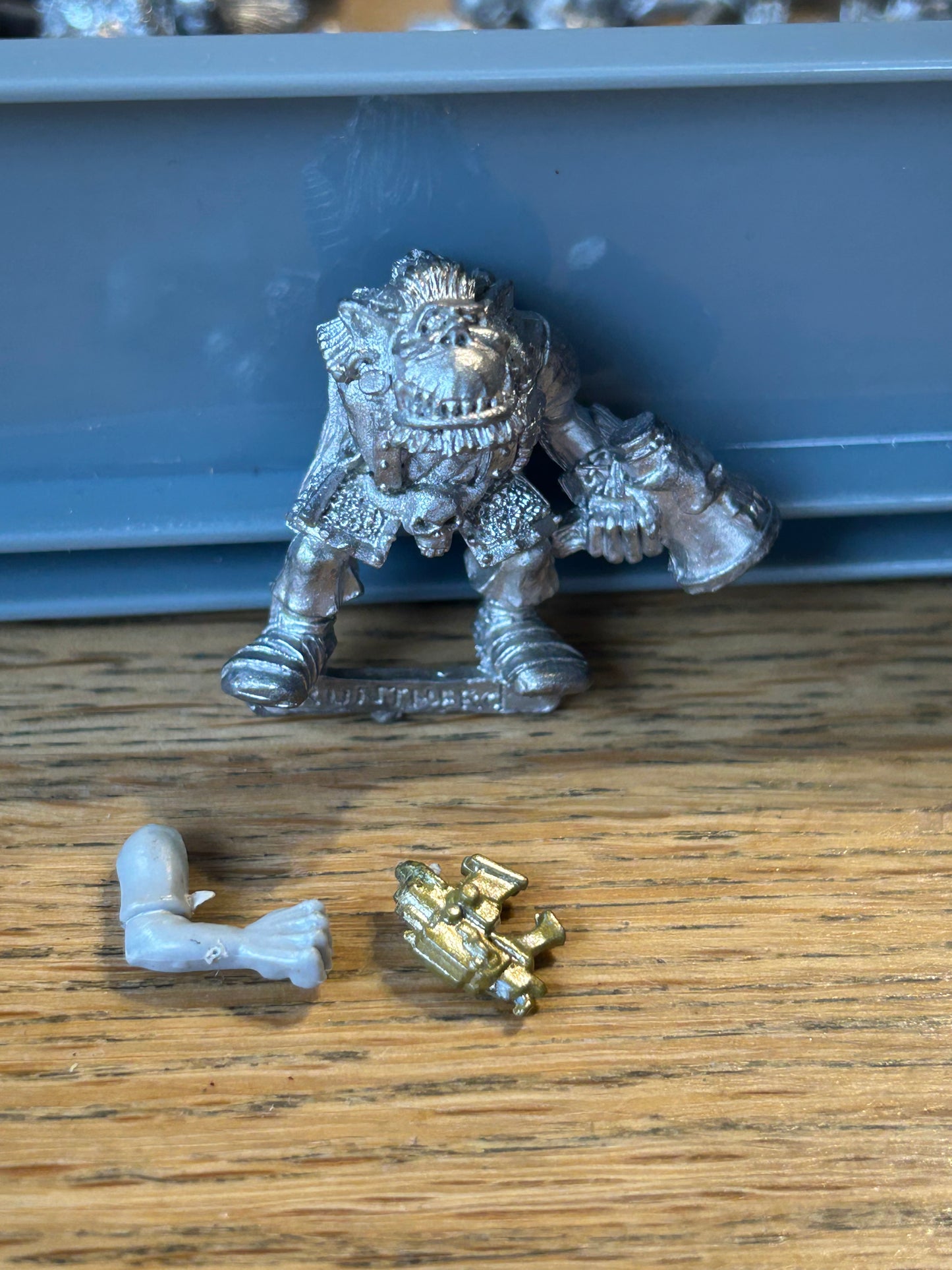 Warhammer 40k Rogue trader deathskulll runt herd with mega phone