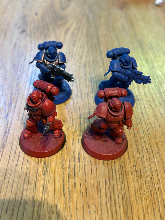 Primaries intercessors x4 (two are missing pieces ) space marines 40k