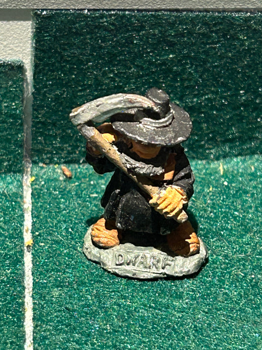 Citadel C06 Northern Dwarfs Dwarves Pre Slotta Farmer with Scythe Pre Slotta GW