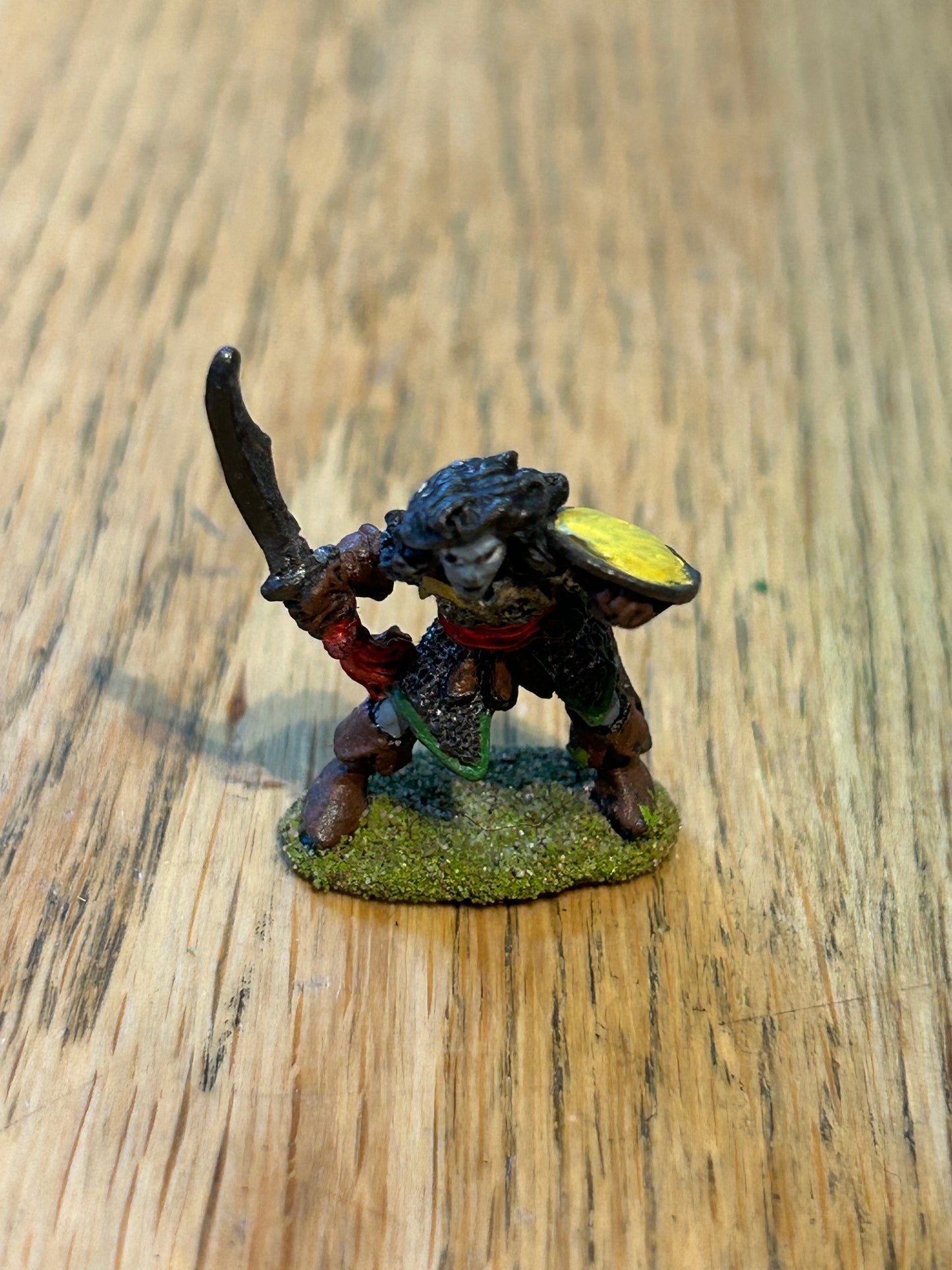Citadel Games Workshop C09 Dark Elves Witch Elf Female Fanatic w/ Sword Buckler