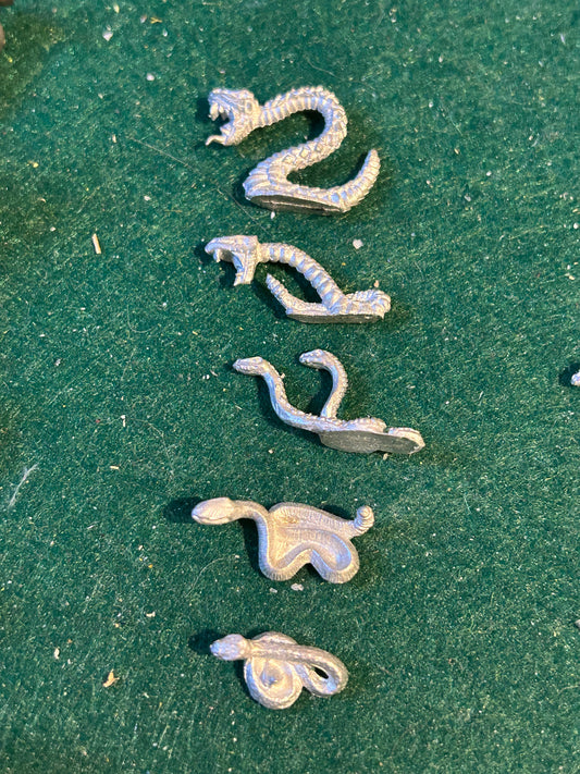 Warhammer fantasy lizardmen snake swarm (3 available, includes a base)