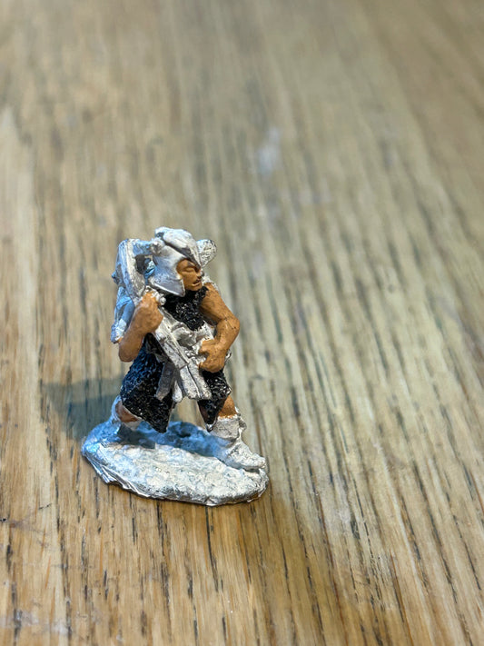 1984 Dark Elf C09 (2C-01)
Warrior w. Crossbow & Broadsword