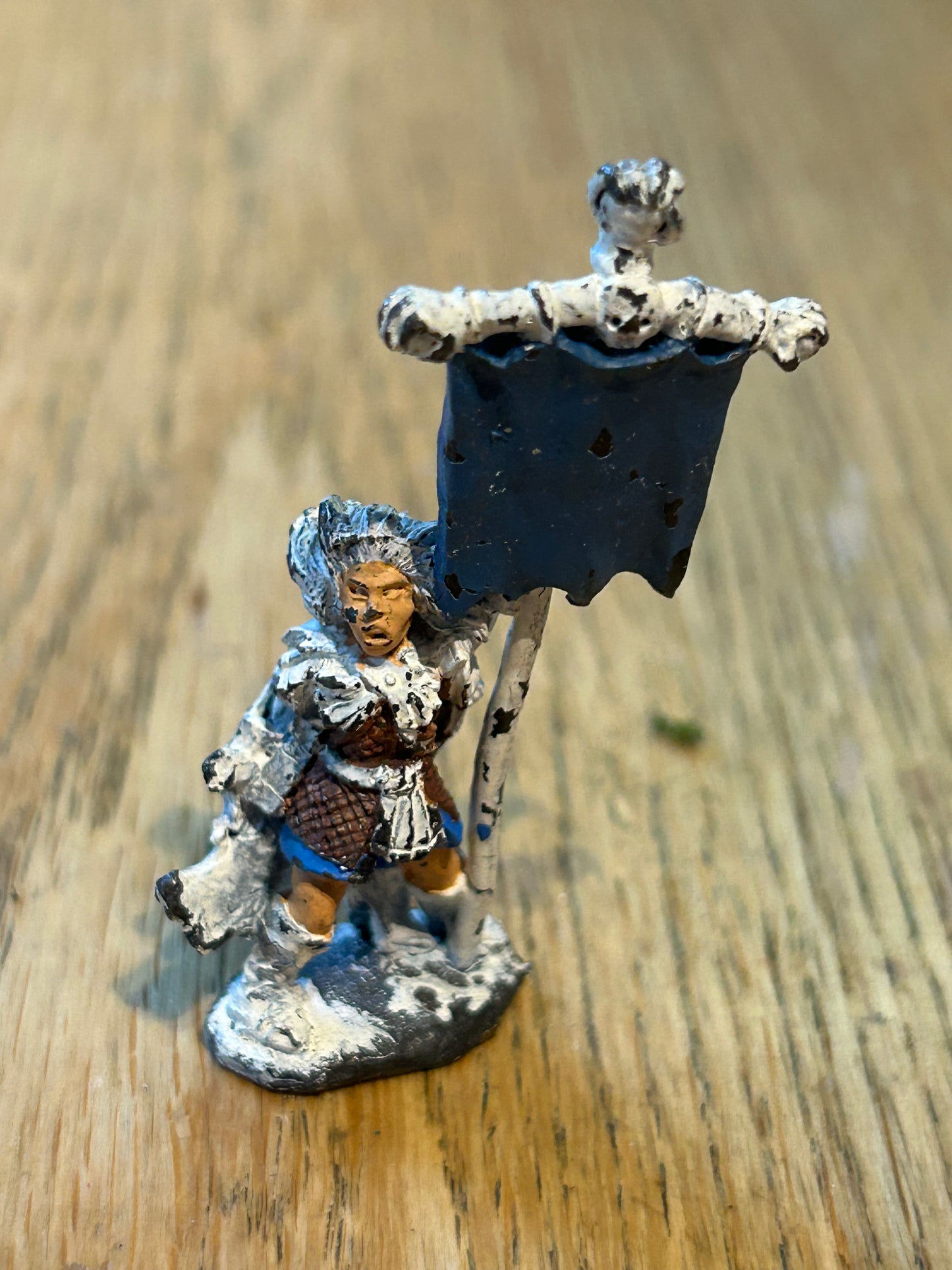 Games Workshop Citadel Dark Elf Elves Mengil Manhide's dark elf company standard bearer RR4 (missing sword blade)