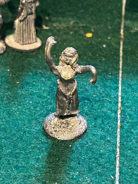 Hinchliffe miniatures fantasy FA52 high priestess
