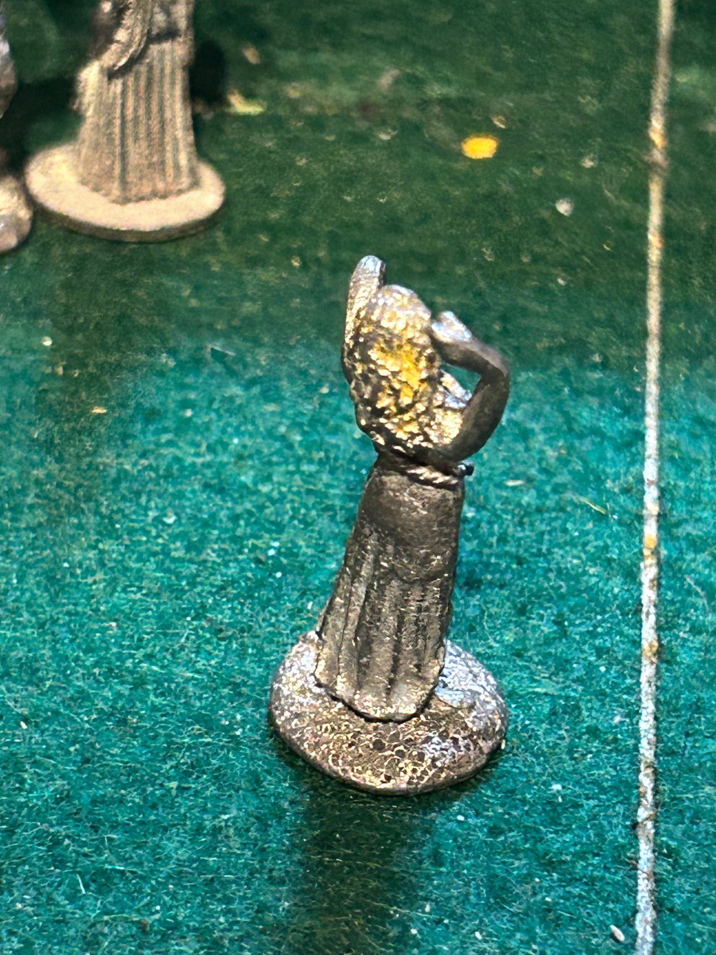 Hinchliffe miniatures fantasy FA52 high priestess