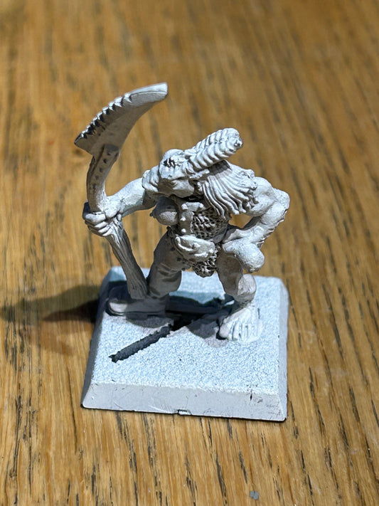 Warhammer Fantasy Old World Beastman Of chaos Beastman with halberd  Gratel Witherhide Metal