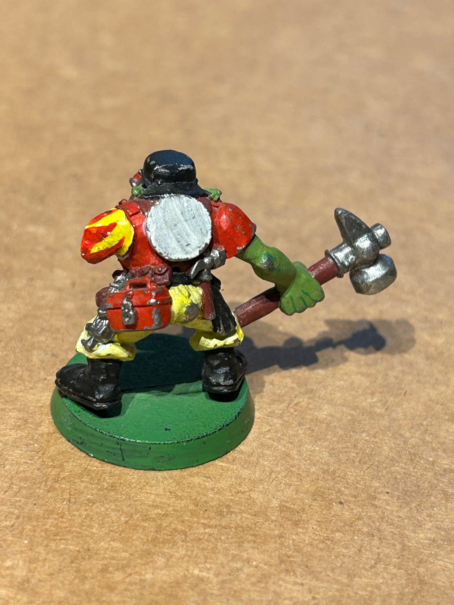Warhammer 40k Ork Mek Boy with hammer