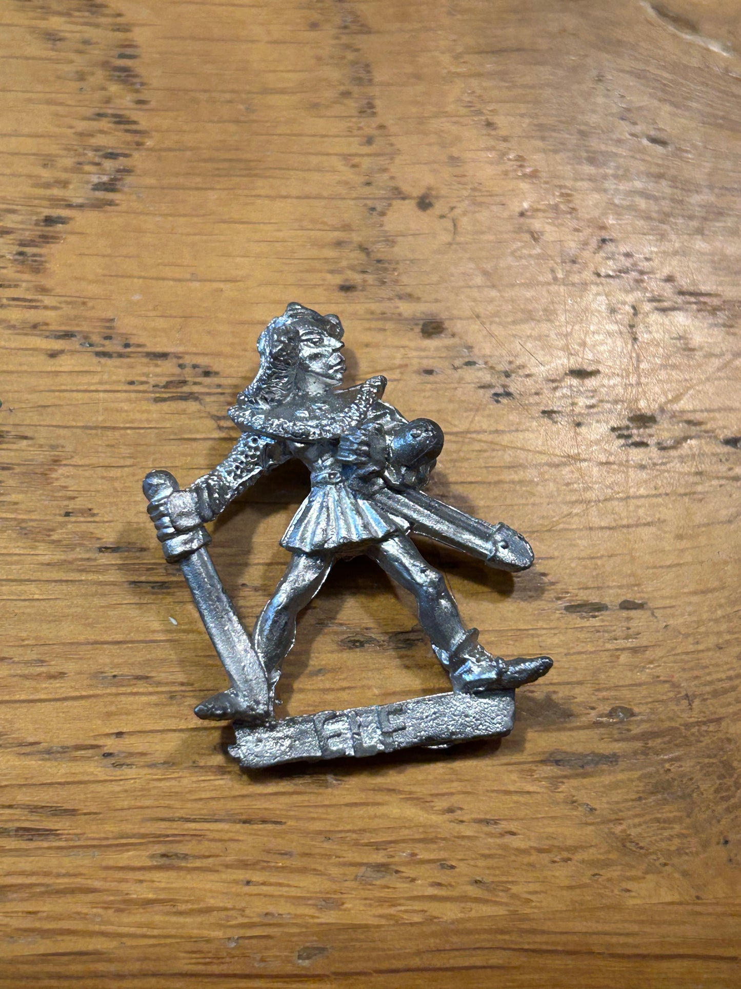 Citadel Warhammer 80s C08 High Elf Elves Female Champion