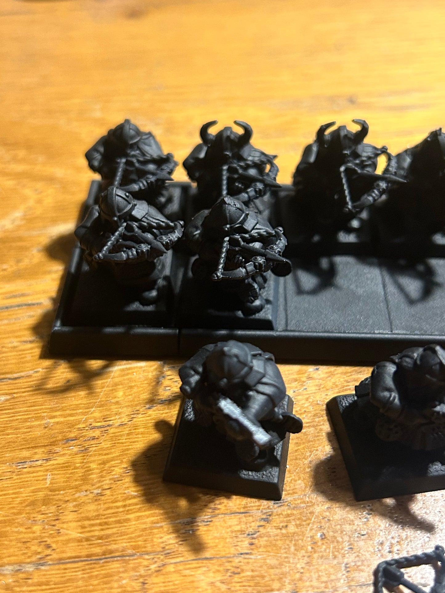 Warhammer fantasy old world plastic dwarf quarrellers  including command x16 (one is missing the top of his crossbow and standard is missing his hand)