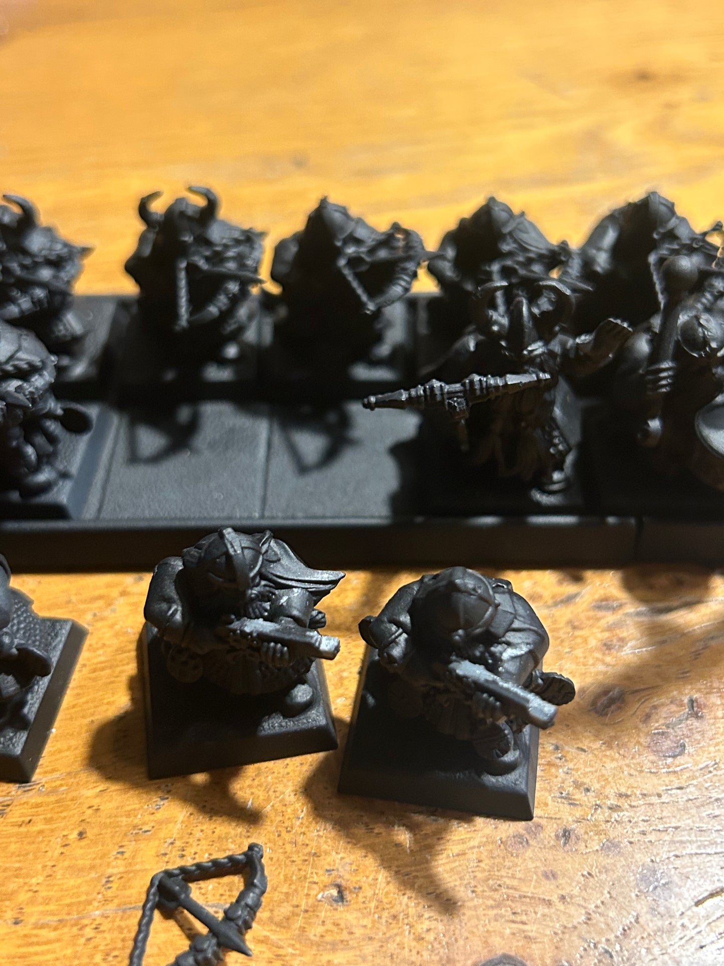 Warhammer fantasy old world plastic dwarf quarrellers  including command x16 (one is missing the top of his crossbow and standard is missing his hand)