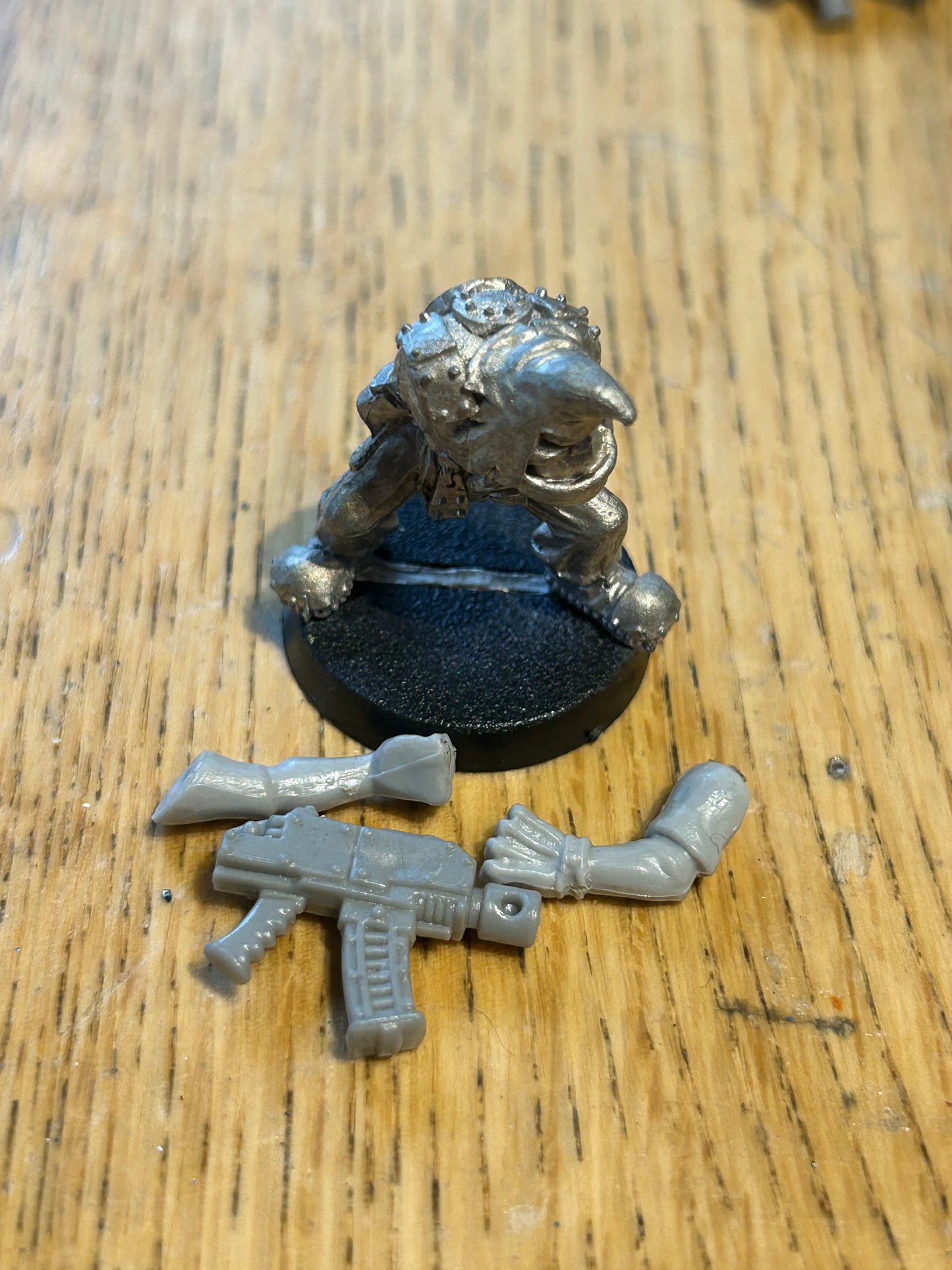 Warhammer 40k Rogue Trader Space Ork Bad moon boy with bolter