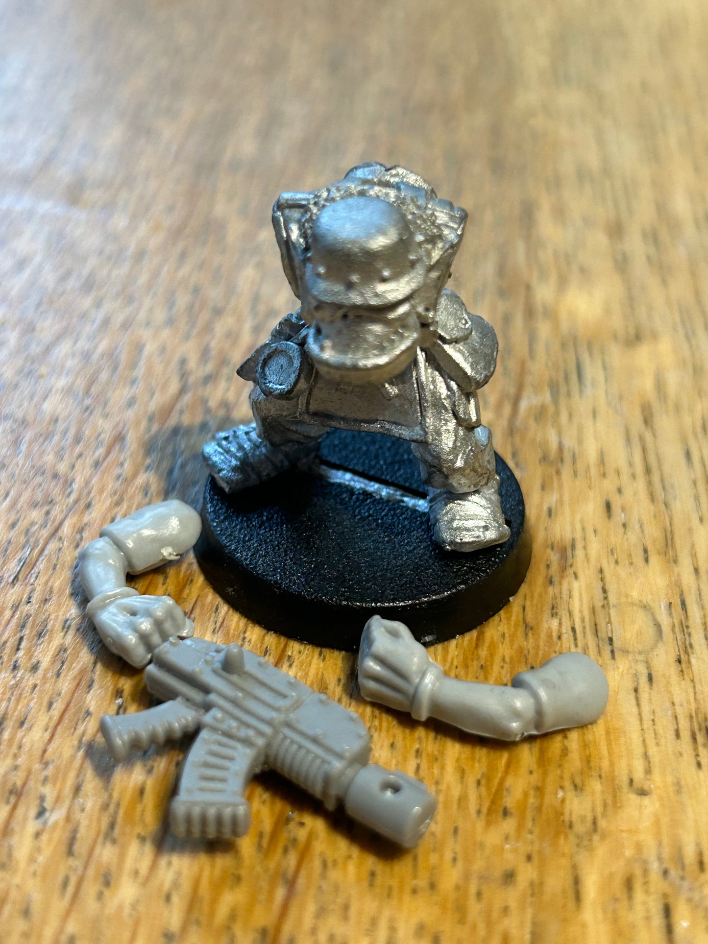 Warhammer 40k Ork Boy Boyz Blood Axe With steel hat  Metal 1988