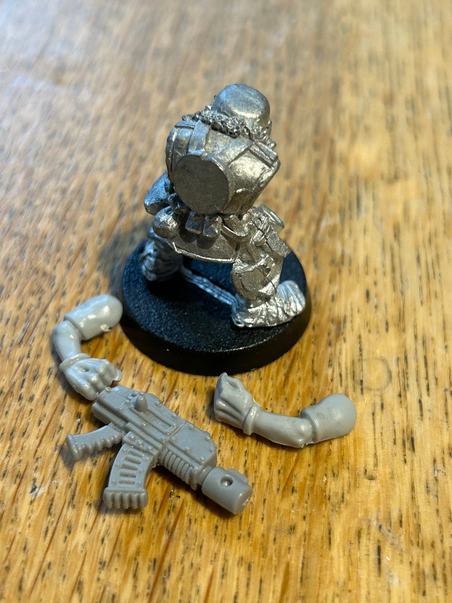 Warhammer 40k Ork Boy Boyz Blood Axe With steel hat  Metal 1988