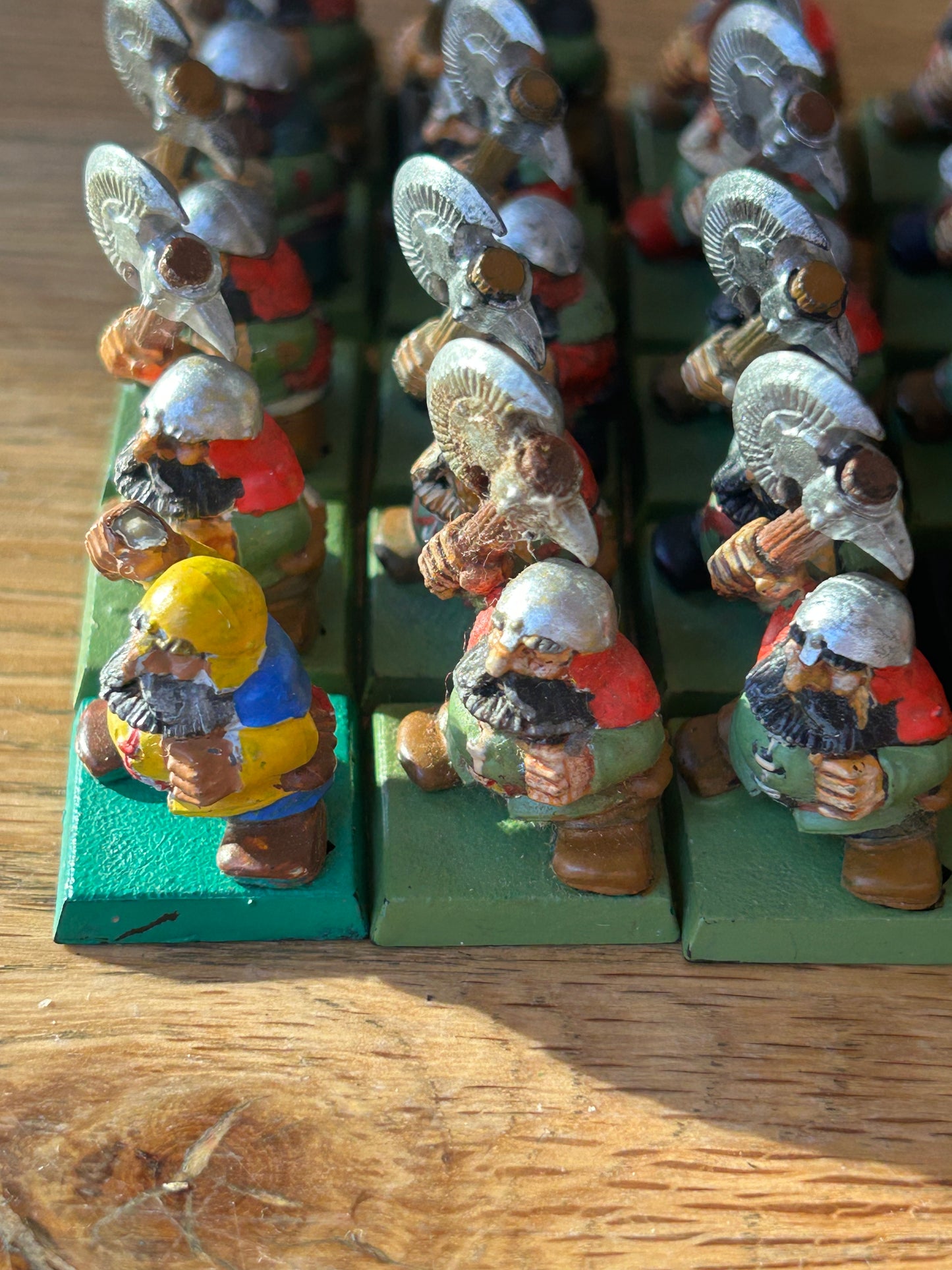 Warhammer fantasy 24 dwarf monopose clansmen dwarfs (no shields and one has a broken axe)