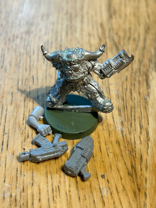 Rogue Trader Goff Boss nob Metal - Classic Warhammer 40K Mini by Games Workshop