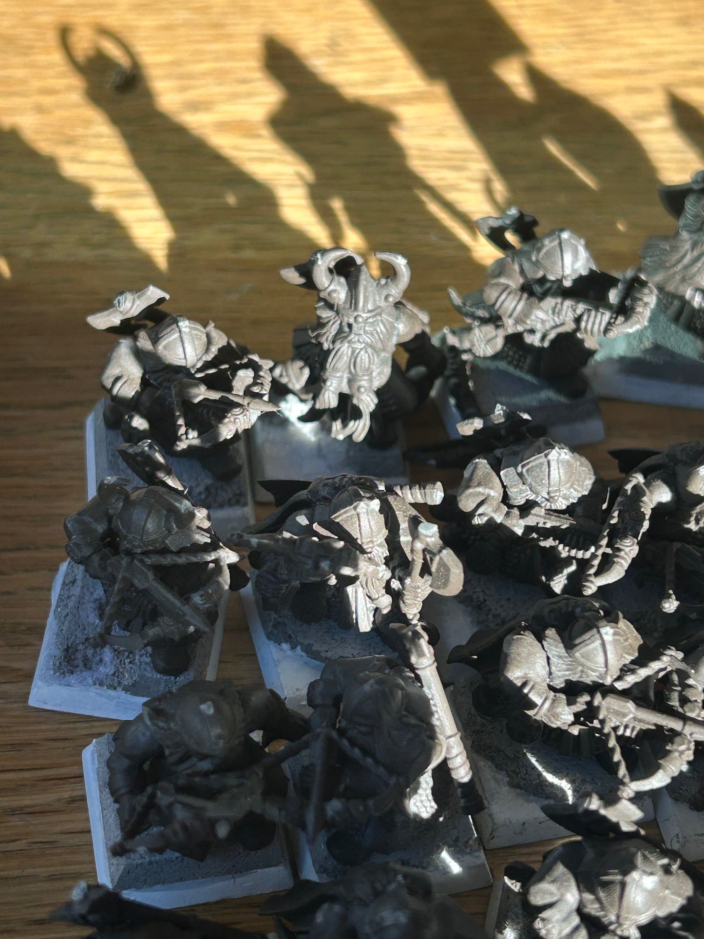 Warhammer fantasy 25 dwarf quarrellers (some need gluing back together)