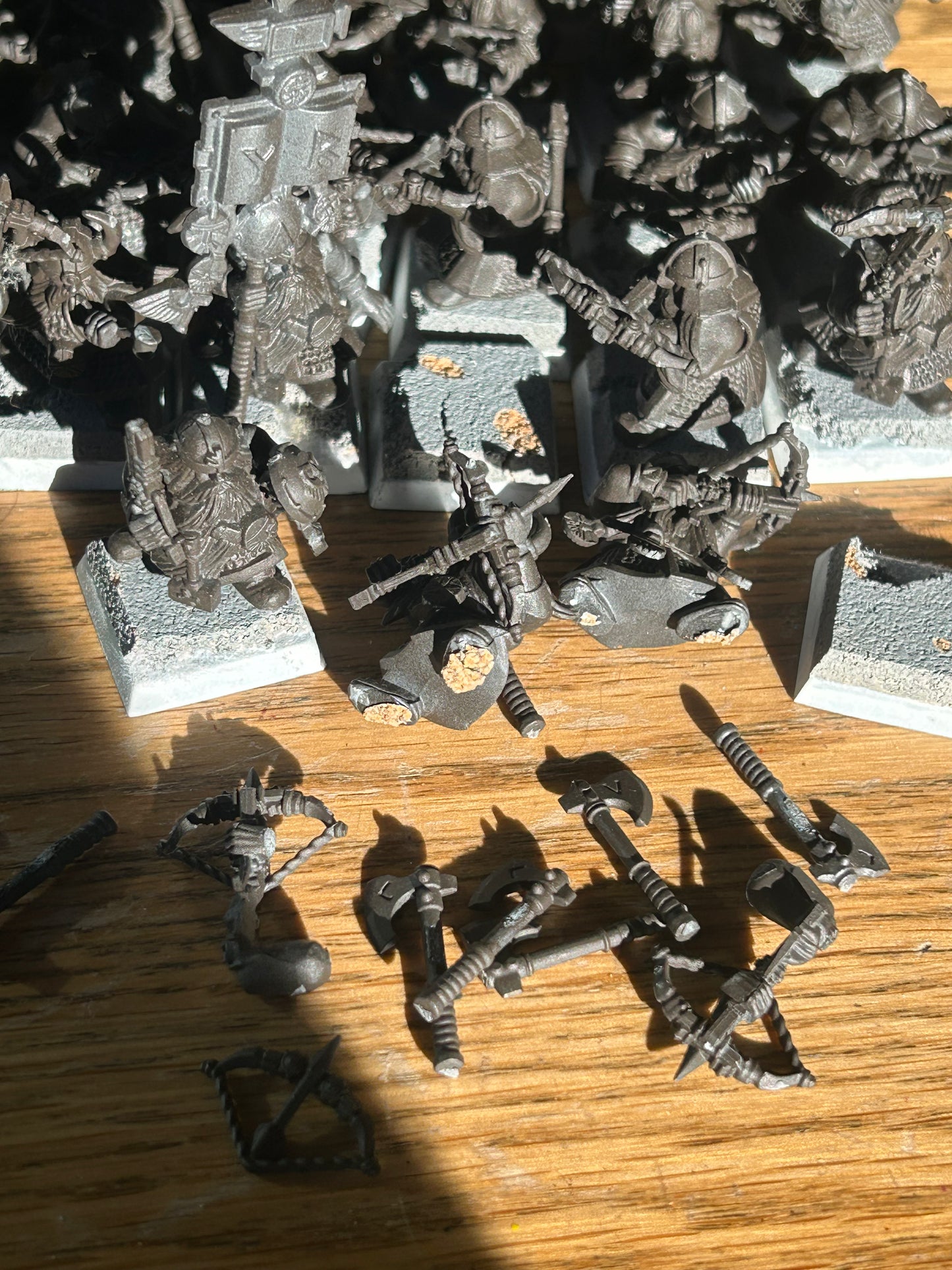 Warhammer fantasy 25 dwarf quarrellers (some need gluing back together)