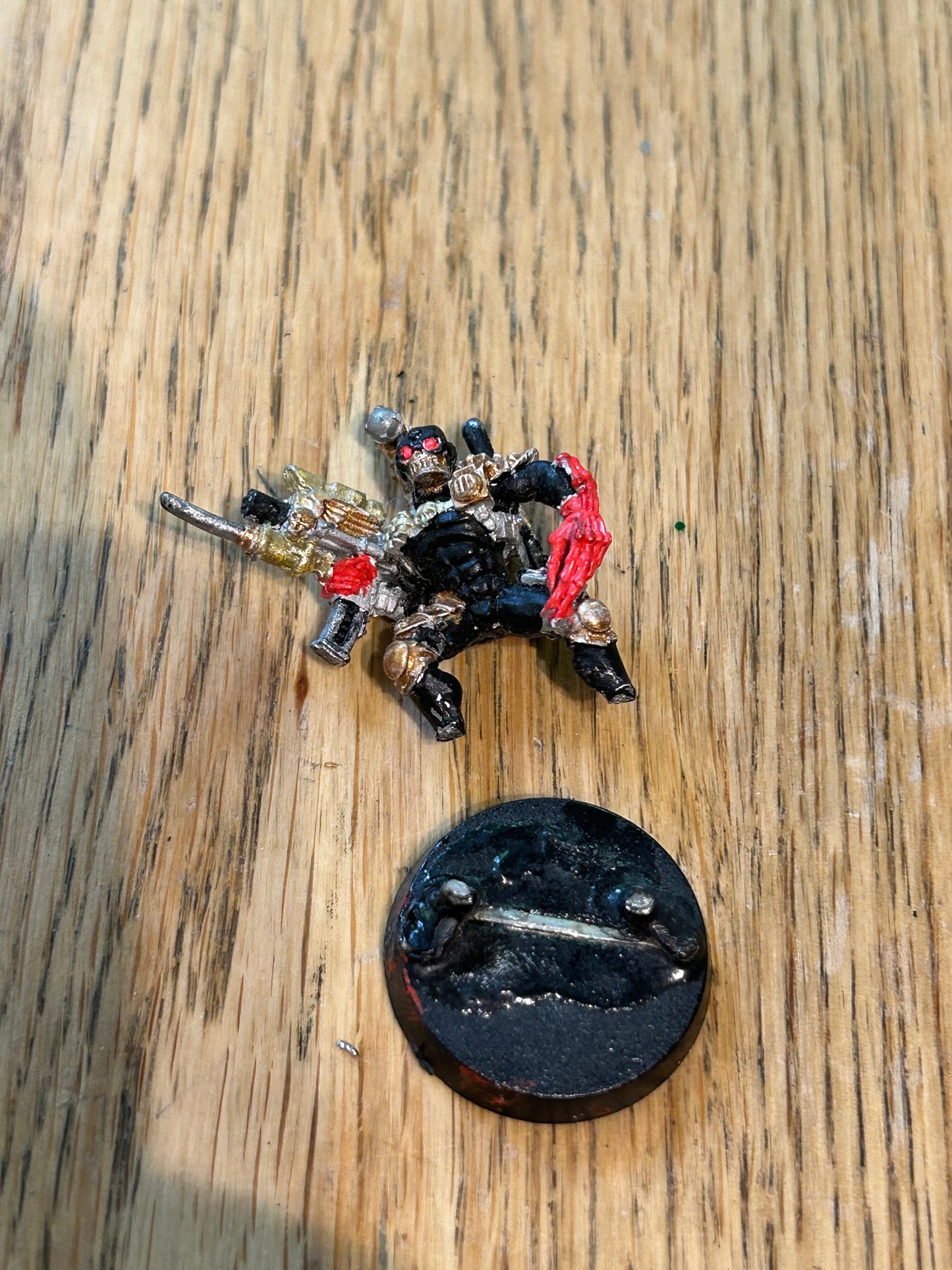 Warhammer 40k Eversor Assassin Imperial Guard, Astra Militarum  Painted Metal (broken at the ankles and it needs fixing)