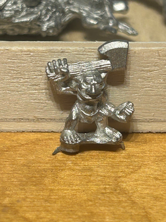 Warhammer fantasy marauder miniatures Snotling with axe (8 available)