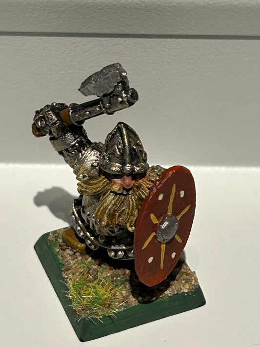 Warhammer fantasy dwarf iron breaker old world metal (incorrect shield)