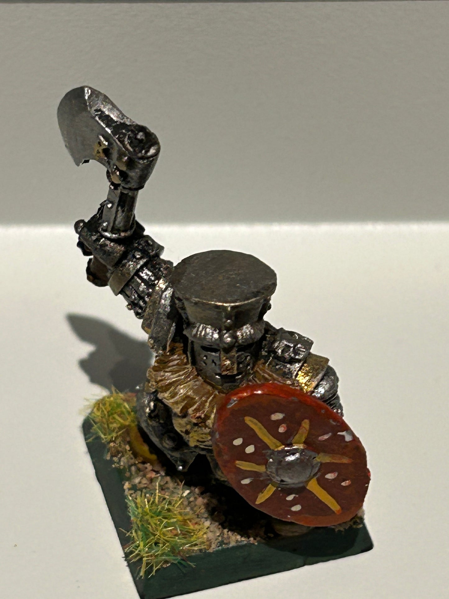 Warhammer fantasy dwarf iron breaker old world metal (incorrect shield)