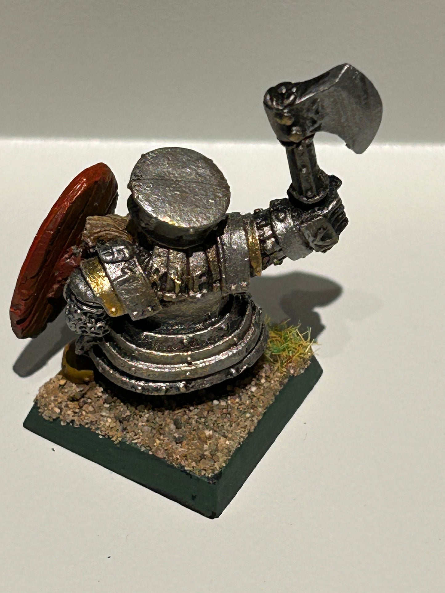 Warhammer fantasy dwarf iron breaker old world metal (incorrect shield)