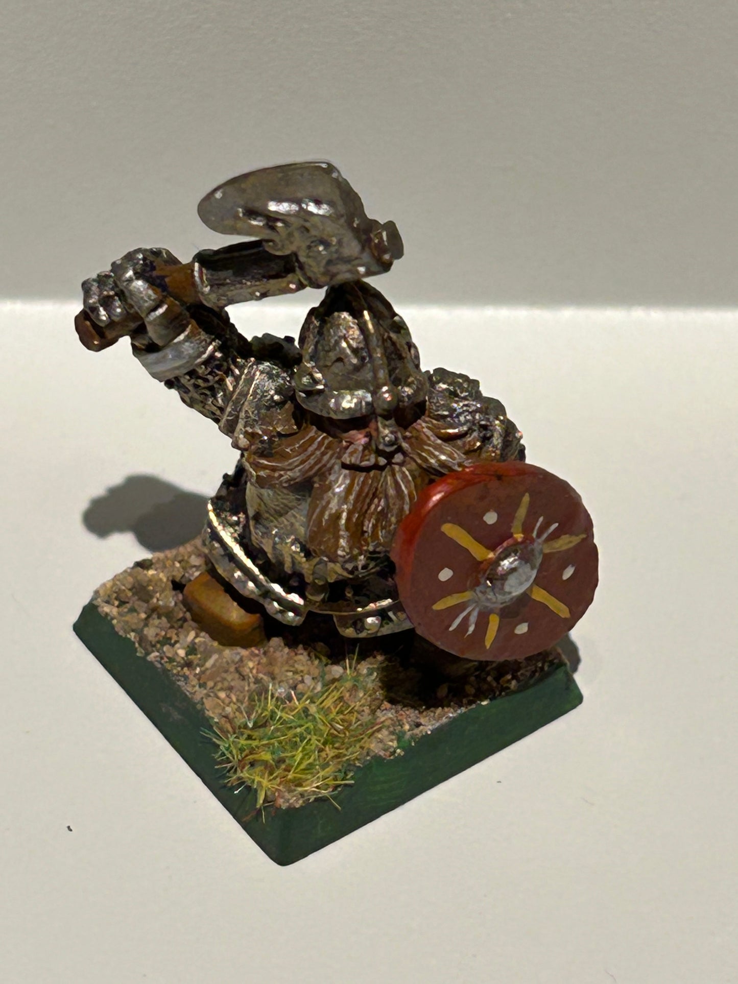 Warhammer fantasy dwarf iron breaker old world metal (incorrect shield)