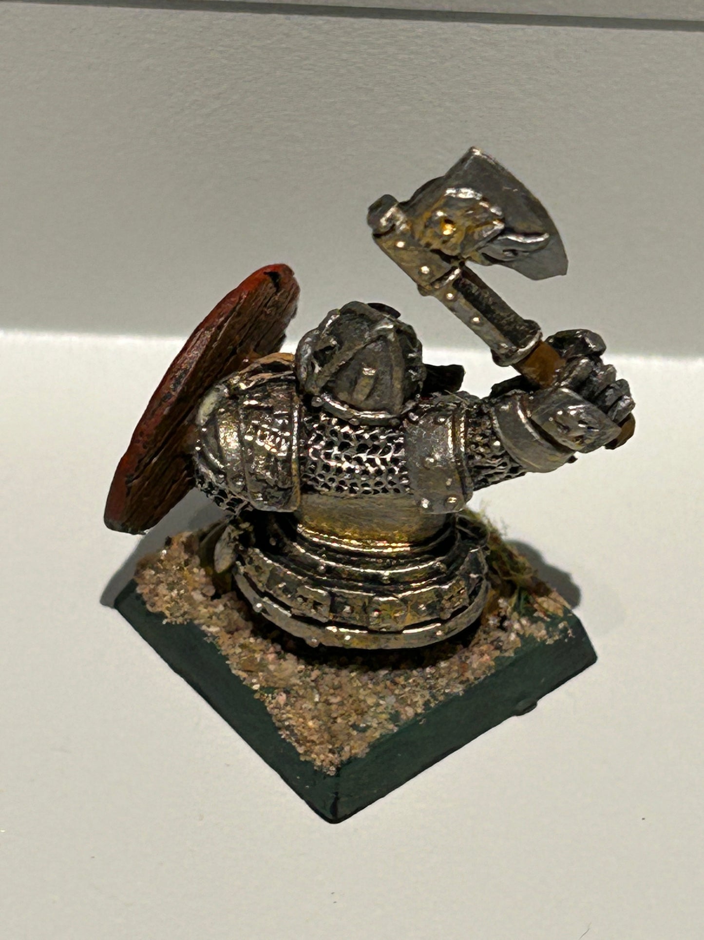Warhammer fantasy dwarf iron breaker old world metal (incorrect shield)