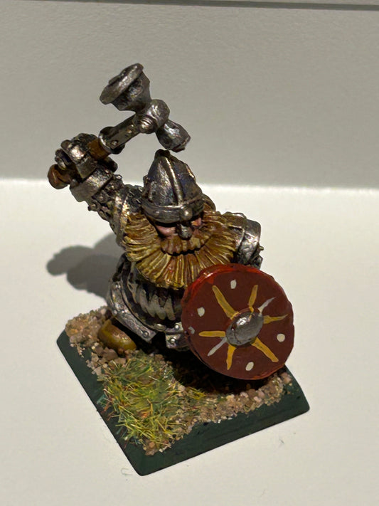 Warhammer fantasy dwarf iron breaker old world metal (incorrect shield)