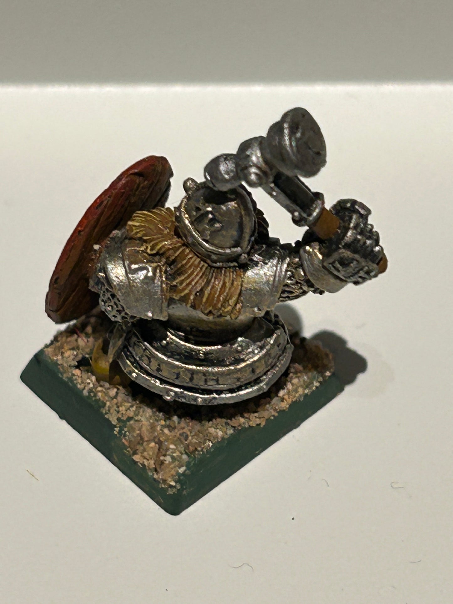 Warhammer fantasy dwarf iron breaker old world metal (incorrect shield)